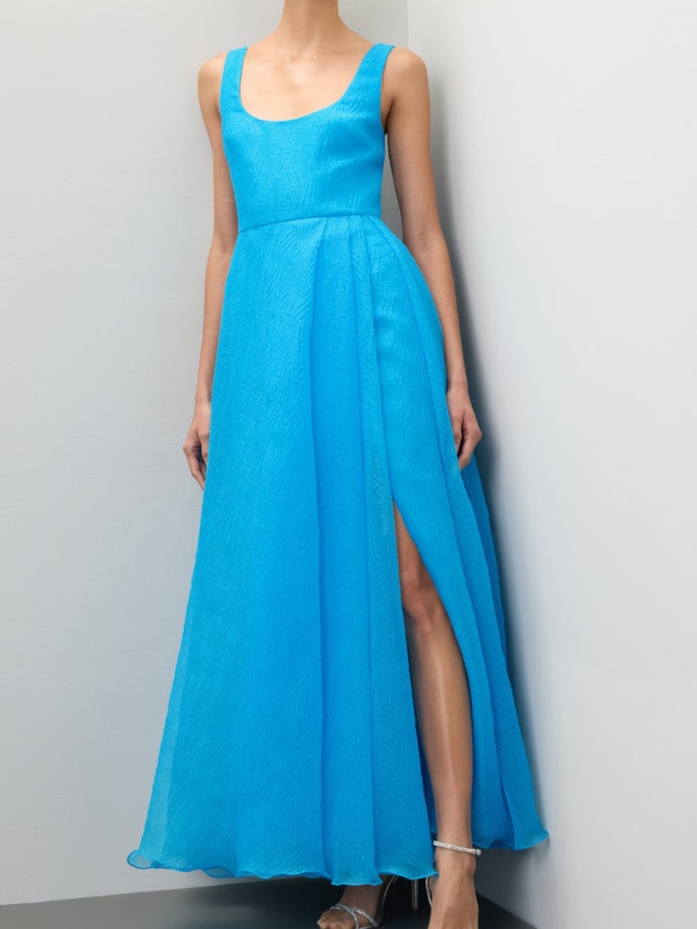 ML Monique Lhuillier Clara Organza Gown Cyan Blue Formal Dress Size 4 NWT